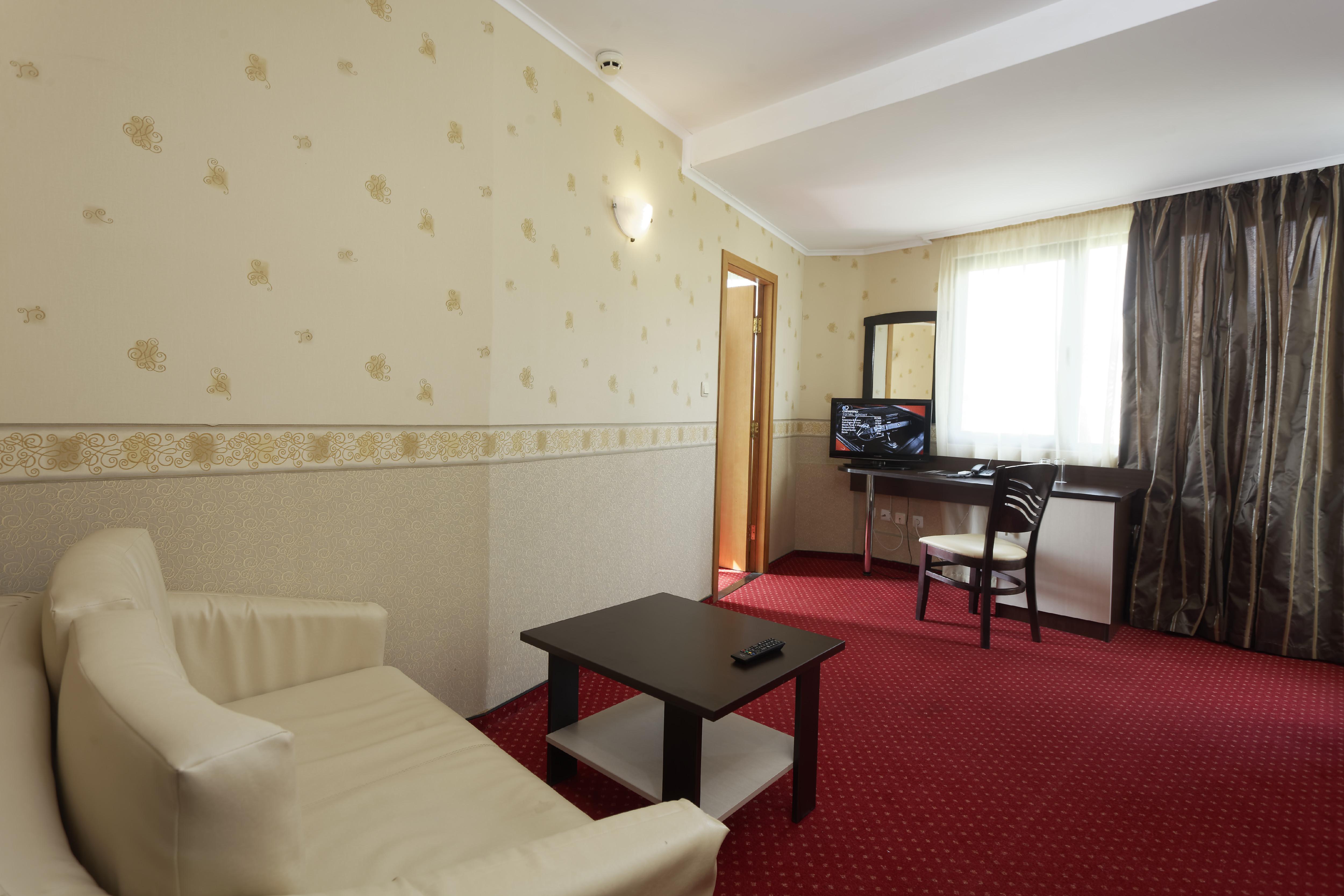 Elpida Hotel