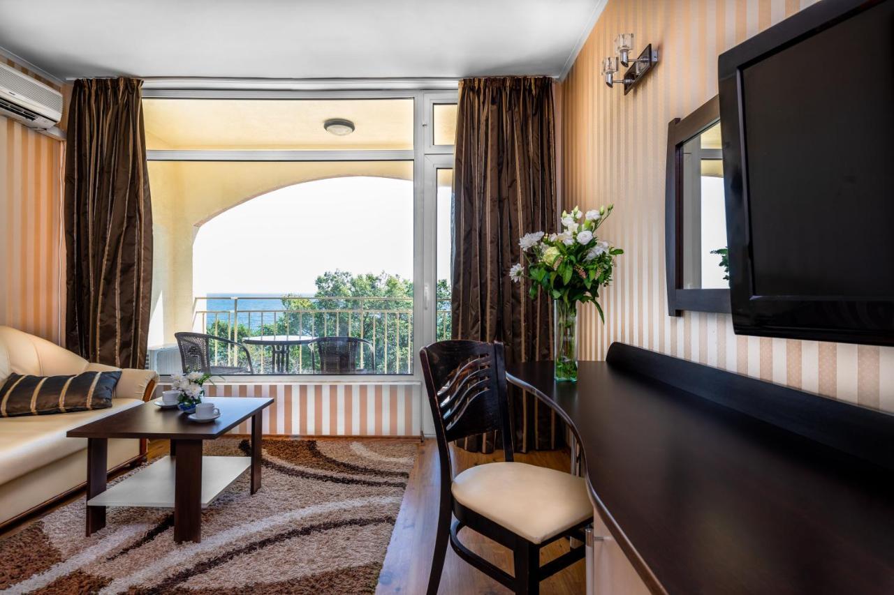 Elpida Hotel 4*