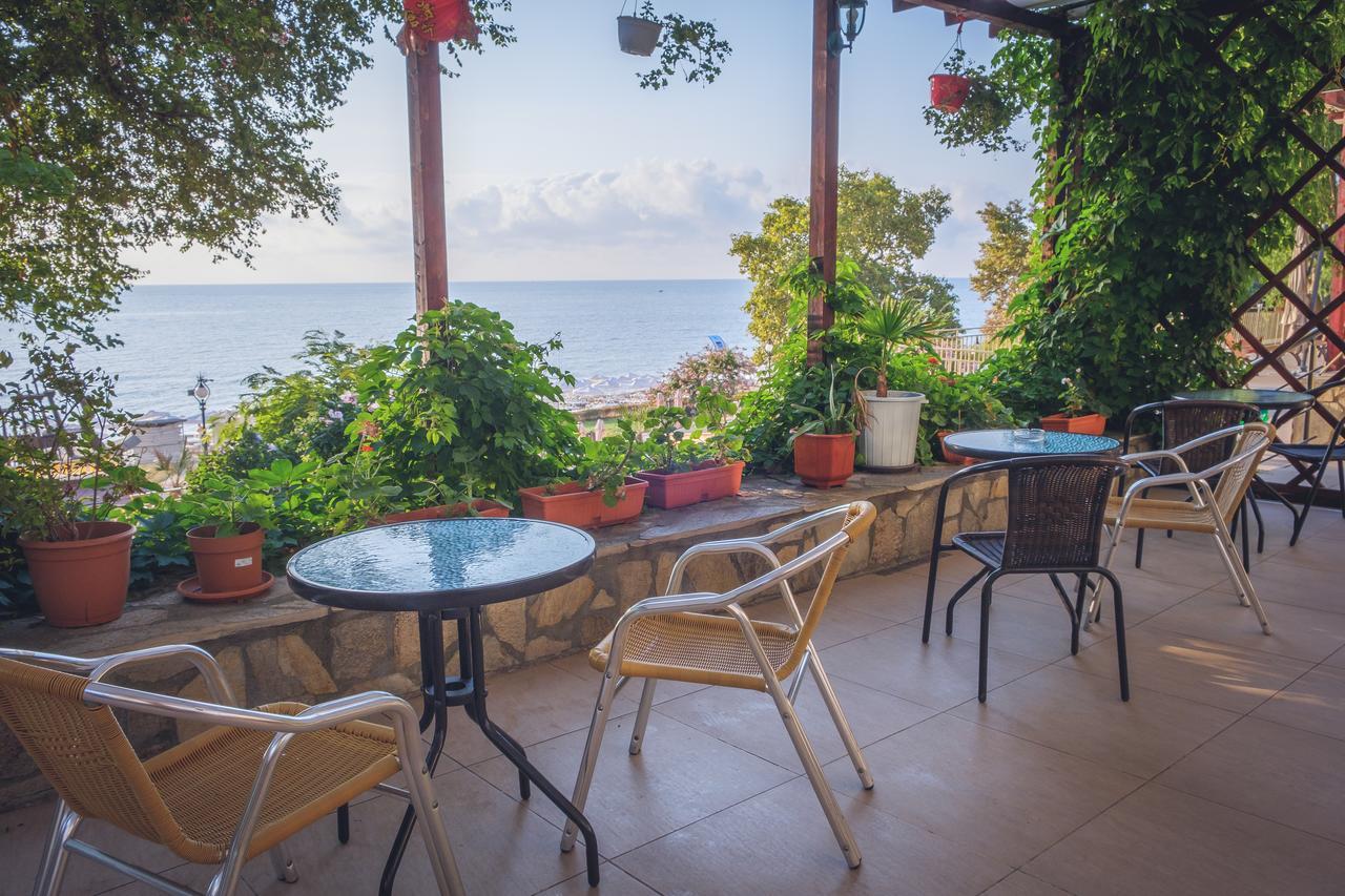 Elpida Hotel